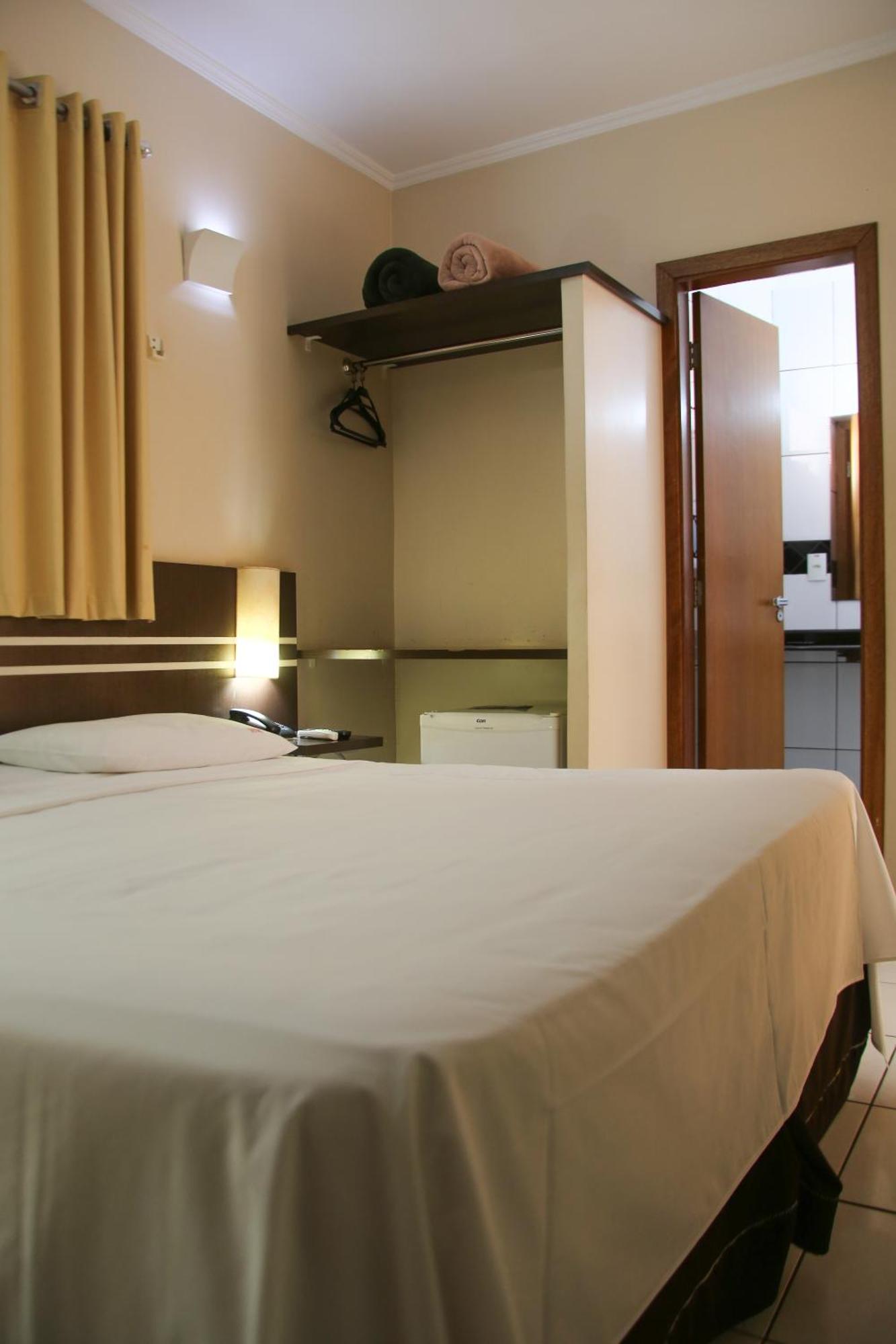 Pousada Agua Eterna - Proximo Ao Museu De Cera, Hot Beach E Thermas Dos Laranjais Hotel 3*